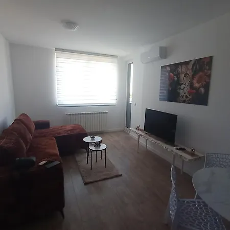 アパート Doveja ノヴィ・サド